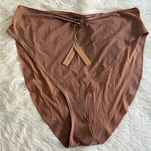 NWT Skims Fits Everybody T String Brief In Sienna Size 4X Butt Cheek Grippers